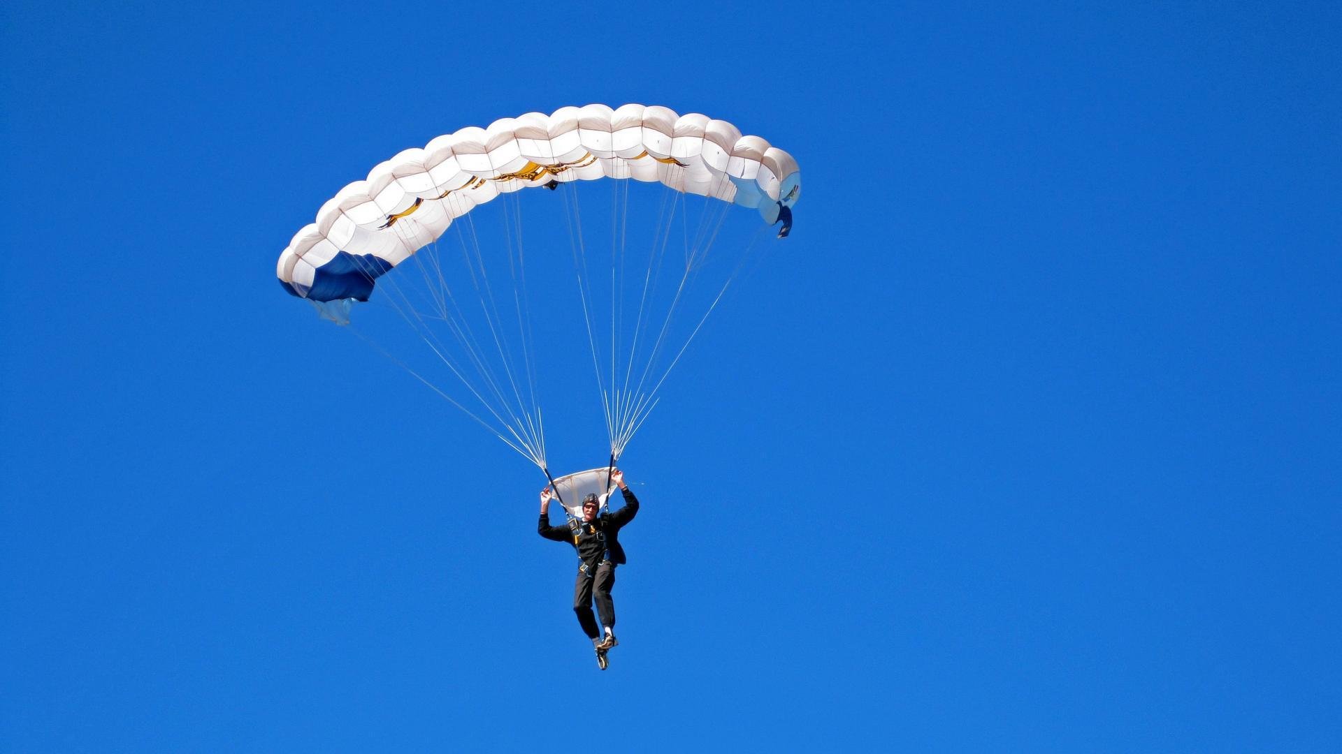 世界青少年冰雪运动会在哈尔滨精彩纷呈，青少年冰雪运动的宣传标语